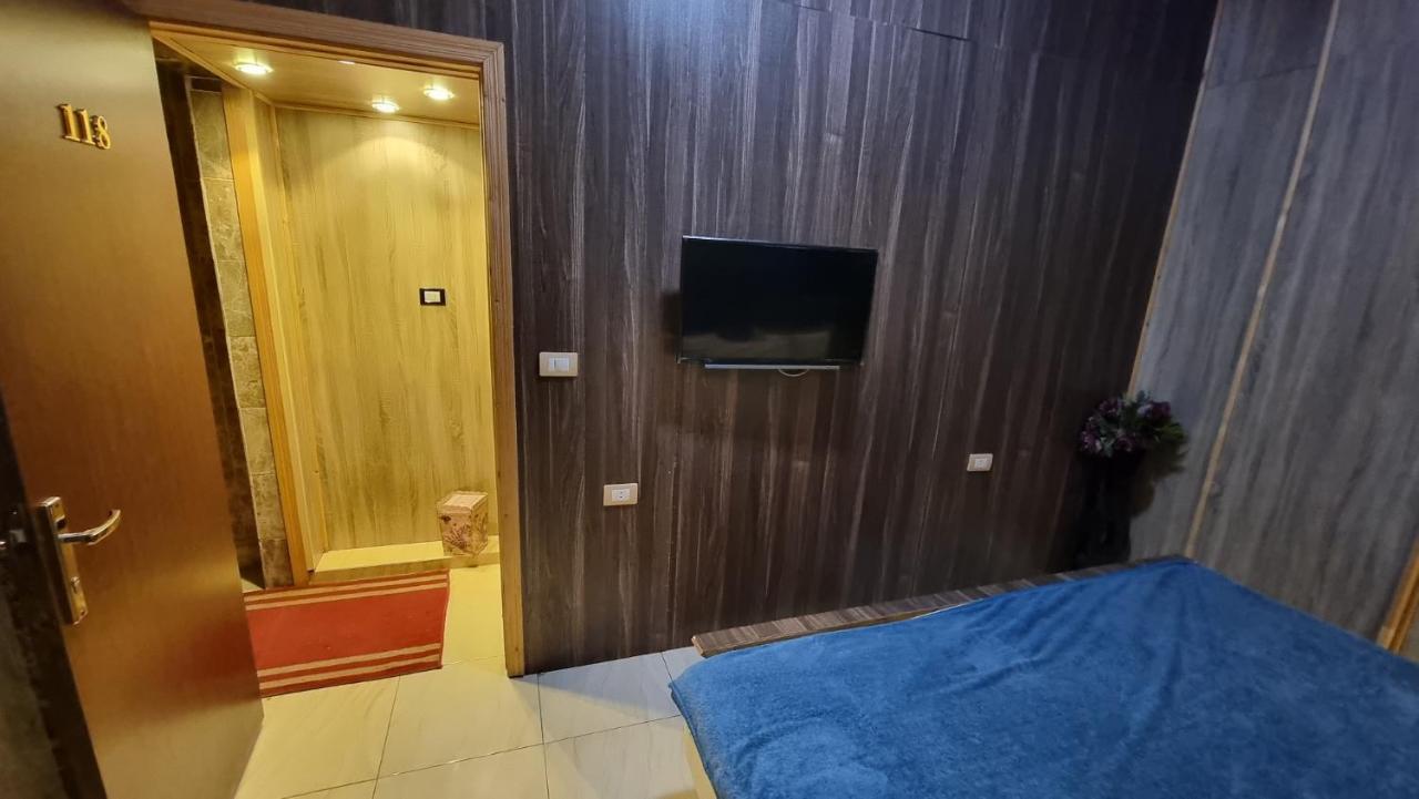 Plaza Hostel *