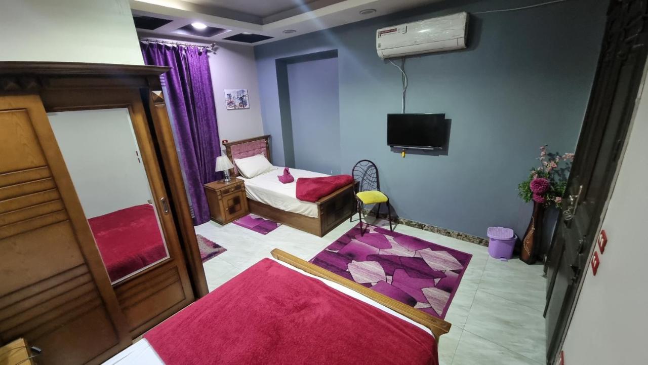 Plaza Hostel *