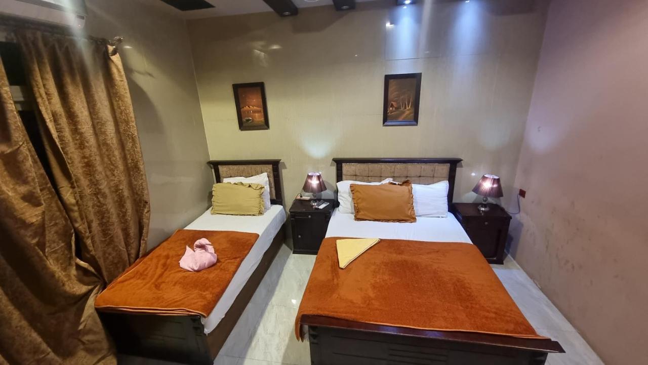 Plaza Hostel